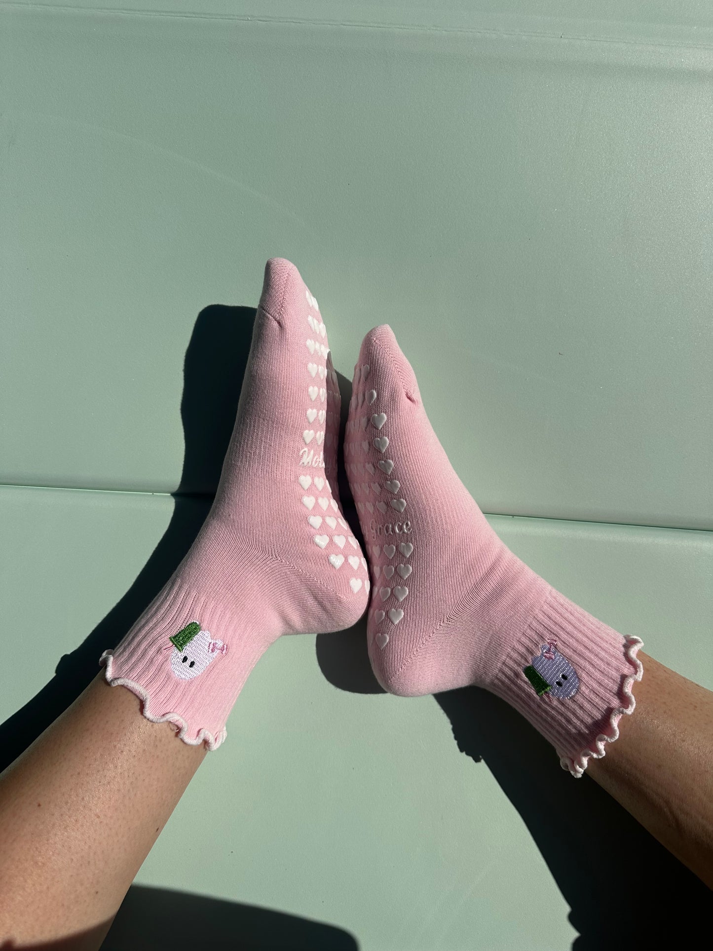 SPOOKY SEASON light pink ruffle Matcha ghost grip sock