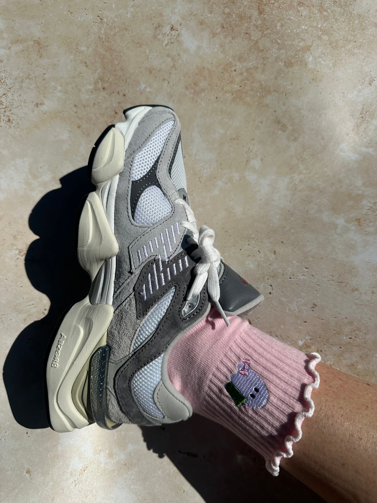 SPOOKY SEASON light pink ruffle Matcha ghost grip sock