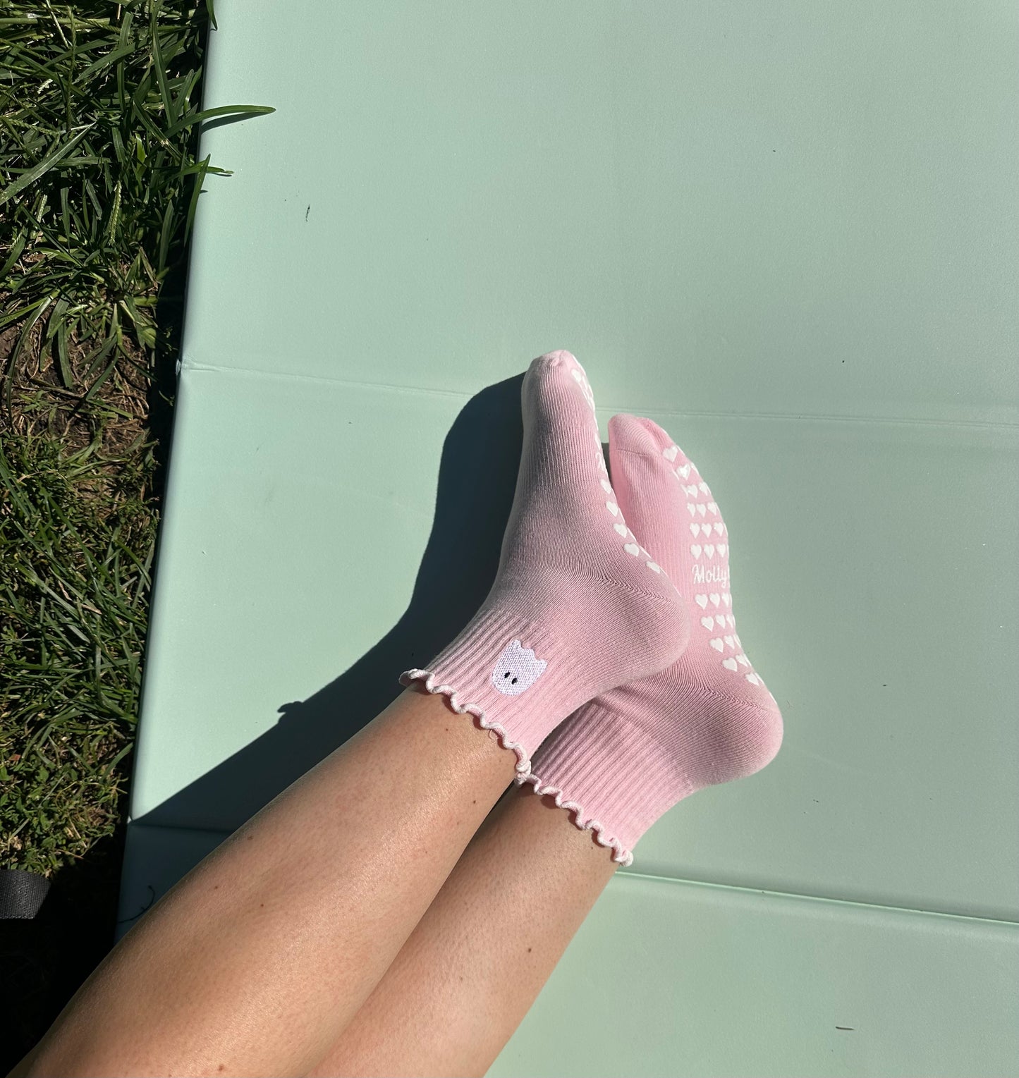 SPOOKY SEASON light pink ghost embroidered grip sock