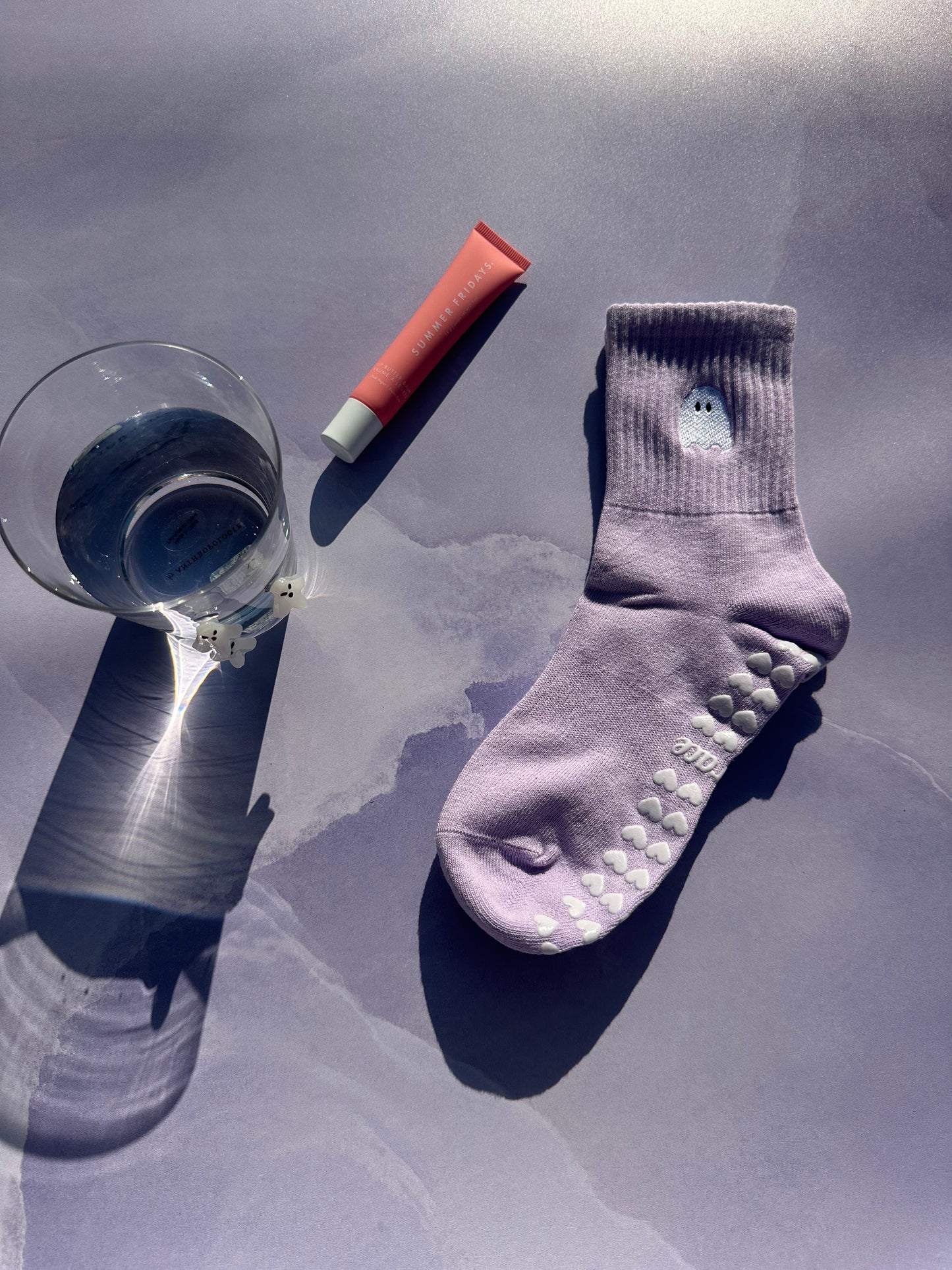 SPOOKY SEASON light purple ghost embroidered grip socks